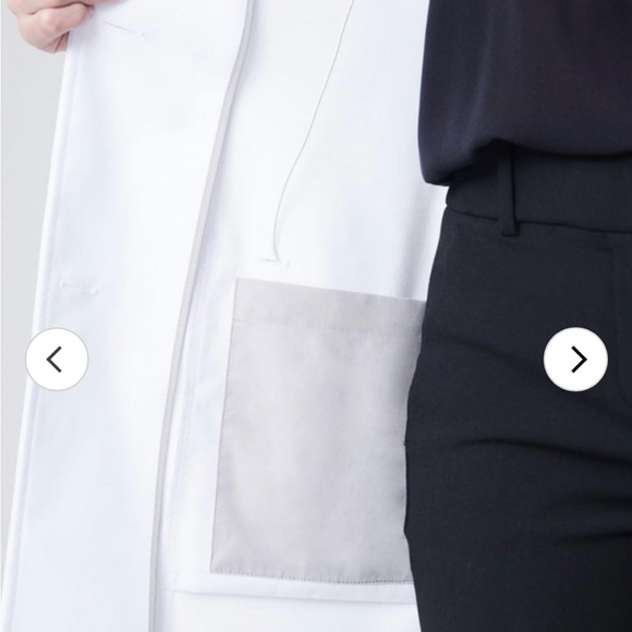 Medelita Women's Vandi 34 1/2" Lab Coat size Small - Picture 2 of 8